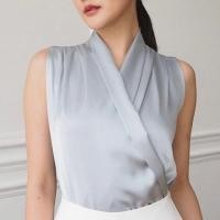 ราคา เสื้อทำงานผู้หญิงคอป้ายหน้า เนื้อผ้าซาตินลื่นเบาใส่สบายNew Fashion (21093817881)