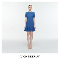 ราคา VICKTEERUT ราคาปกติ 9950 Re Edition Short Sleeve Shift Dress with Frilled Hem เดรสแขนสั้น ทรงตรง ชายระบาย (18064960527)