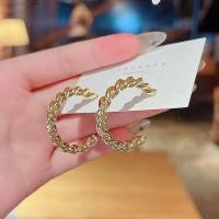 ราคา ต่างหูห่วงเกลียว สีทอง น่ารักๆ S925 (21247862450)