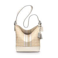 ราคา กระเป๋าสะพาย COACH แท้ รุ่นหรูจาก Shop ผ้าลาย Signature สายหนังแท้ ทรงสวย ปรับความยาวสายได้ สะพายได้หลายแบบ สวยหรูมาก COACH 19918 LEGACY SIGNATURE STRIPE DUFFLE BAG (12066343499)