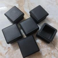 ราคา พลาสติกรองขาโต๊ะ ขาเก้าอี้ ปิดครอบรูเหล็กเหลี่ยม หรือรูท่อ ขนาด1½ 1½ แพ็ค6ตัว (9517943739)