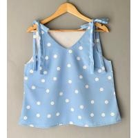 ราคา Rata Closet เสื้อกล้าม แขนกุด คอวี ผูกโบไหล่ สีฟ้า ลายจุด polkadot (21267740254)