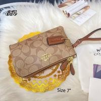 ราคา กระเป๋าคล้องมือโค้ช 2 ซิป กระเป๋าคล้องแขน โคช กระเป๋าสตางค์ กระเป๋าใส่โทรศัพท์ขนาด 7 นิ้ว (6442472910)