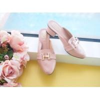 ราคา ส่งเร็วพิเศษ Sz 36 42 รองเท้าส้นสูงทรงหัวแหลม เปิดส้น แต่งอะไหล่ H งานเก๋สวยมากค่ะ (4155770511)