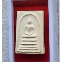 ราคา พระสมเด็จพิมพ์เส้นด้าย วัดอินทรวิหาร กทม ปี 2537 สภาพสวยพร้อมกล่องเดิม (19498503535)