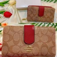 ราคา พร้อมกล่อง กระเป๋าโค้ช กระเป๋าสตางค์โค้ช โค้ช coachwallet กระเป๋าสตางค์ Coach 2พับ ใบกลางสองพับ กระเป๋าสตางค์Coach รหัส 2 1 C ภาพจริงถ่ายเองค่ะ (9058947944)