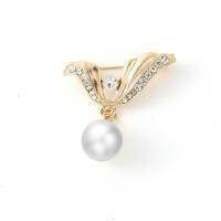 ราคา โบว์เข็มกลัดมุกคริสตัลโลว์คัท (20597630388)