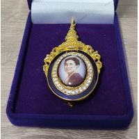 ราคา เข็มที่ระลึก เข็มกลัด ล็อกเก็ต ล้อมเพชร สมเด็จพระเทพ ฯ พร้อมกล่อง (19464480462)