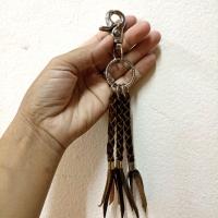 ราคา Yok thip สายหนังวัว ถัก ห้อย คล้องกระเป๋าสตางค์ พวงกุญแจ สายหนัง หนัง สายหนังวัว สายหนังวัวถัก สายคล้องกระเป๋าหนัง สายห้อยพวงกุญแจ สายหนังพวงกุญแจ สายหนังวินเทจ (20458812463)