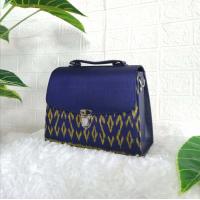 ราคา กระเป๋าผ้าไหมแท้ กระเป๋าสะพาย ปรับสายกระเป๋าได้ กระเป๋าตังค์ ลายไทย สีสวย เกรดพรีเมี่ยม NgamNate (17280403912)