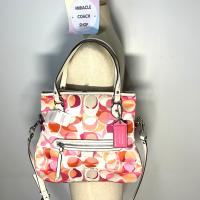 ราคา กระเป๋าถือ COACH แท้ ผ้าซาตินลาย Signature มีสายยาว มีตำหนิที่หนังแก้วแข็ง ลดราคาขาดทุน Clearance COACH 23970 DAISY KALEIDOSCOPE PRINT MIA Clearance (21264486885)