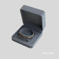 ราคา กล่องกำมะหยี่ใส่เครื่องประดับกล่องใส่กำไลข้อมือทรงสี่เหลี่ยมสีเทา (19468891816)