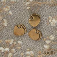 ราคา กระดุมโลหะสีทองเหลือง มีลายและขนาดเข้าชุด แพ็คละ 3 เม็ด (14465797375)