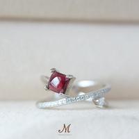 ราคา Meena Gems แหวนโกเมนแท้สีแดงเข้ม พลอยดิบ ตัวเรือนเงินแท้925 ไซสง้างปรับได้ จัดส่งฟรี แหวนพลอยเสริมดวง พลอยประจำวันเกิด (20386212003)