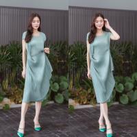 ราคา เดรสพลีทตัวยาว อัดพลีท 100 เนื้อเดียวกับงาน Brand ละเอียดสวยงาม High Quality งานดีไซน์เก๋ ทรงแขนสั้น แต่งเลเยอร์ผ้าชิ้นหน้า ปรับแต่งกระดุม ป้ายข้าง งานจริง สวย Hiso ให้ลุคมาดามมว้ากก งานคัตติ้งประณีต 