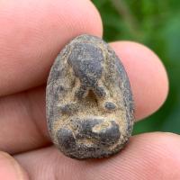 ราคา พระปิดตา เนื้อผงใบลานคลุกรัก หลวงพ่อแก้ว วัดเครือวัลย์ 泰国佛牌 Thai Amulets (13343166799)