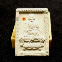 ราคา พระผงหลวงพ่อเกษม เขมโก ติดจีวร รุ่น 60 พรรษามหาราชินี (3053546910)