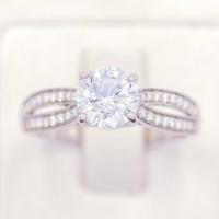 ราคา Lucky Gems แหวนเม็ดเดี่ยว ก้านโค้งคู่ เงินแท้92 5 เพชร CZ เกรด Premium เล่นไฟดี ชุบทองคำขาว LKM737 (17893785139)