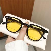 ราคา SUNYMALL แว่นกันแดดป้องกันรังสีสำหรับผู้หญิงและผู้ชาย แว่นตาป้องกันรังสียูวีกลางแจ้ง แว่นตากันแดดกรอบสี่เหลี่ยมสีดำสำหรับสุภาพสตรีและสุภาพบุรุษ แว่นตาแฟชั่น (19980242886)