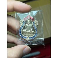 ราคา หลวงพ่อพัฒน์ รุ่น เสมา100ปี เนื้ออัลปาก้าลงยา2สี หลังพัดยศ สุ่มเลข (11257830124)