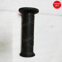 ราคา ปลอกแฮนด์ชุดข้างขวา สีดำ รหัส 33S F6240 01 สำหรับรถรุ่น YAMAHA TTX115 อะไหล่แท้เบิกศูนย์ 100 (20122000441)