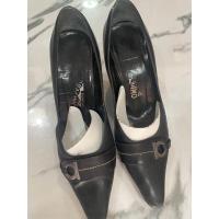 ราคา รองเท้าส้นสูง Ferragamo แท้ หนังแท้สีดำส้นสูง 2 นิ้ว USED (20589059469)