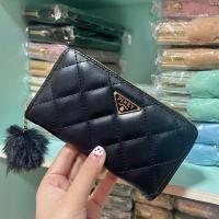 ราคา กระเป๋าสตางค์ PINKY ขนาดใบกลาง ห้อยปอมๆ B913 (21169976329)