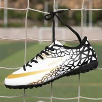 ราคา One Mall Plus รองเท้าฟุตบอลชาย 2022 ฟุตบอลโลก Cristiano Ronaldo Messi รองเท้าฟุตบอลสีขาวบดขยี้หนามแหลมสําหรับเด็ก (16679625606)