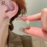 ราคา น้ำมันหยด MODE Korea Frascati Cross C ต่างหูรูปห่วงสำหรับผู้หญิงเครื่องประดับน้ำหนักเบาหรูหราเรียบง่าย (20999527658)