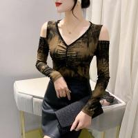 ราคา YIMEI เสื้อเชิ้ต2023พิมพ์ลายแฟชั่นใหม่เสื้อเปิดไหล่คอวีสไตล์เกาหลีเสื้อยืดผู้หญิงประดับลูกปัดหนาม (20444083683)