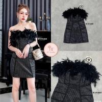 ราคา เดรสสั้นเกาะอกช่วงอกแต่งขนฟู ๆ สีดำหน้าและหลัง เดรสแต่งผ้ากริตเตอร์สีเงิน (18892889950)