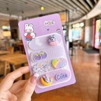 ราคา 9PN 06 กิ๊บติดผม เด็กผู้หญิง เกาหลีลายการ์ตูน ชุด 4 ชิ้นแผ่นแปะผม ตีนตุ๊กแก ที่คาดผม ที่ติดผม (19777267052)