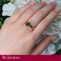 ราคา แหวนพลอยเขียวส่อง ตัวเรือนทองคำแท้ 18K แหวนพลอยเม็ดเดี่ยว พลอยเขียวส่อง บางกะจะ สีเขียวอมเหลือง การันตีพร้อมใบรับประกันจากทางร้าน (18427400019)