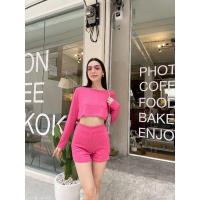 ราคา เซ็ท2ชิ้น Basic cropped Top เซทเสื้อครอปแขนยาวเว้าหลัง กางเกงขาสั้น ผ้าไหมพรมผสมดิ้นเงิน ป้ายOnseason (17715115666)