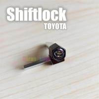 ราคา Shift Lock แกนอลูมิเนียม TOYOTA ปลดล็อคเกียร์ว่าง N โดยไม่ต้องใช้กุญแจ อุปกรณ์ภายในรถยนต์ ShiftLock TOYOTA Cross (20569527373)