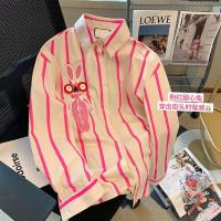 ราคา เสื้อเชิ้ตแขนยาวลายทางสีตัดกันปักลายกระต่ายเสื้อผู้หญิงลายทางลายการ์ตูนลำลองผ่อนคลายฤดูใบไม้ผลิ2023 (20202367336)