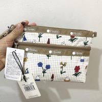 ราคา LeSportsac กระเป๋าคลัทช์7105กระเป๋ามือถือลายการ์ตูนกระเป๋าเครื่องสำอางสองชั้นกระเป๋าเก็บของกันน้ำมีซิปสองเส้นพร้อมเชือกคล้องมือ (20243530893)