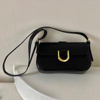 ราคา พร้อมส่งค่า Buckle handbag red wind black กระเป๋าหนังเงา แบบใหม่ล่าสุด (18030848791)