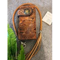 ราคา กระเป่าสตางค์ ผู้ชาย ใบยาว แกะลาย มี2พับ พร้อมสายถักจ้า (18067122042)