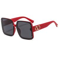 ราคา nmj0615 New Fashion High Definition Polarized Sunglasses for Men and Ladies Big V Decorative Street Shooting Sunglasses European and American Big Brand Glasses (19411200225)