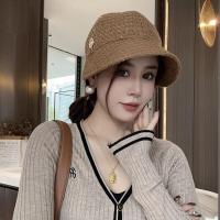 ราคา GIIKING หมวกถังกันลมลายหมากรุกผู้หญิงพร้อมตัวอักษรเพชรประดับเลื่อมเพื่อทำให้ใบหน้าของคุณเล็กลง (21008633505)