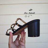 ราคา รองเท้าแตะส้นสูงไซส์ใหญ่ 45 ติดหมุด สไตล์วาเลนติโน่ หนังแท้ สีดำ Rivert Style KR1198 (20951761149)