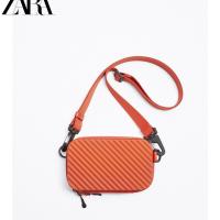 ราคา Zaraโฮมเมดกระเป๋าผู้ชายใหม่สะพายไหล่ลายกล่องแข็งกระเป๋าสะพายข้างขนาดเล็กโทรศัพท์มือถือกระเป๋าสี่เหลี่ยม (20581662959)