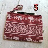 ราคา กระเป๋าใส่ปากกา ดินสอ ใบใหญ่งานผ้าพิมพ์ลายไทยทรงนอน 1 ช่องซิป มีสายคล้องมือ ลายหน้า หลังต่างกัน (11225128569)