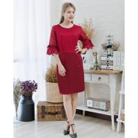 ราคา ชุดเดรสสีแดง ตัวเสื้อลูกไม้แขนระบาย ติดโบว์ ซิปหลัง de644 แดงเลือดหมู (211437892)