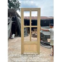 ราคา ประตูไม้ ไม้เนื้อแข็ง กระจก 4 ช่อง บน ลูกฟัก 1 ลูก ล่าง เสริมคิ้วรอบกระจกและลูกฟัก (20531847793)