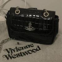 ราคา Vivienne Westwood ญี่ปุ่น Vivienne กระเป๋าสี่เหลี่ยมขนาดเล็ก2022ใหม่จักรพรรดินี Dowager ดาวเสาร์กระเป๋าลายหนังจระเข้กระเป๋าโซ่โทรศัพท์มือถือกีฬากระเป๋าทรงเกี๊ยว (19706411757)