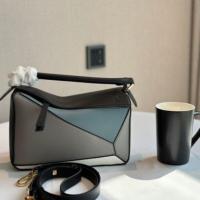 ราคา LOEWE Loewe Color Matching Geometric Bag 2023 New High Value Large Capacity Messenger Bag Versatile Fashion Casual Bag Foreign Style (20329621423)