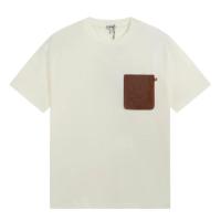 ราคา Gภาพ LOEWE Luo Wei Chun เสื้อยืดแขนสั้นสำหรับผู้ชายและผู้หญิงคอกลมพิมพ์ลายกระเป๋าหนังหน้าอกที่มีความหมายใหม่ (18772548657)