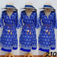 ราคา พร้อมส่ง ชุดเดรสผู้หญิง เดรสสาวผอมสาวอวบ สไตล์โบฮีเมี่ยน เดรสกระโปรงผ่าข้าง คอวีแขนกระดิ่งมีเชือกขนนกให้ผูกเอว พร้อมส่ง 210 (19944515715)